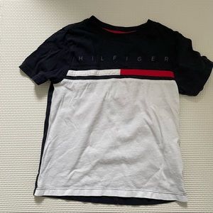 TOMMY HILFIGER T SHIRT
